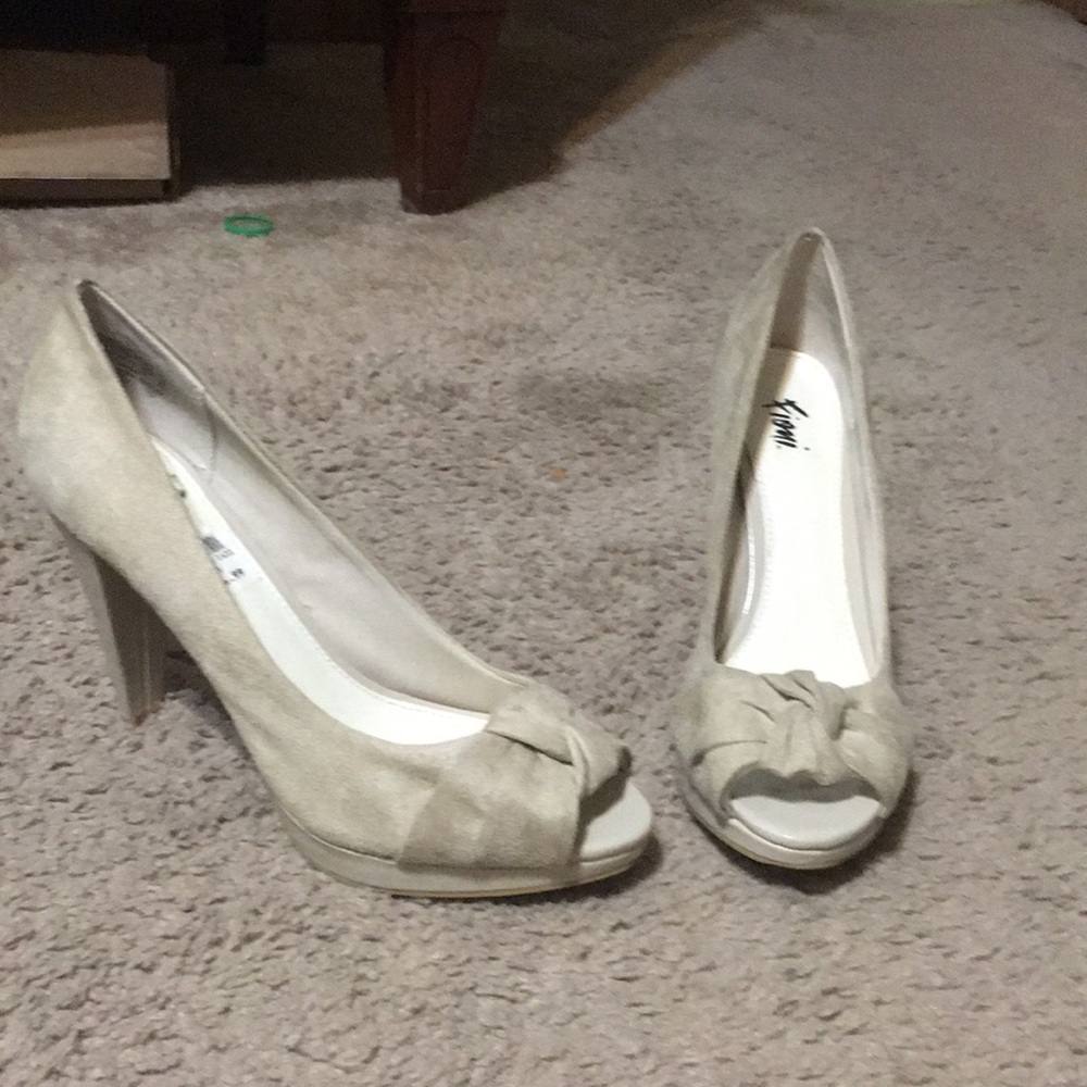 Nude colored ‘Fioni’ high heels never wore. Size 8